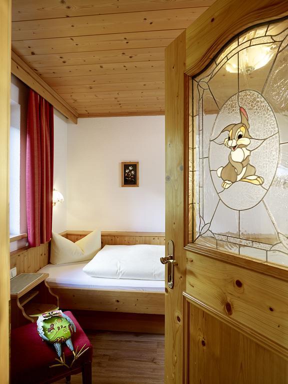 Hotel Traube بيتنيو آم أرلبرغ الغرفة الصورة